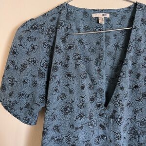Amuse society blue floral mini dress with buttons in the frontt